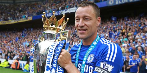 John Terry egy hősies blokkot hajt végre a pályán
