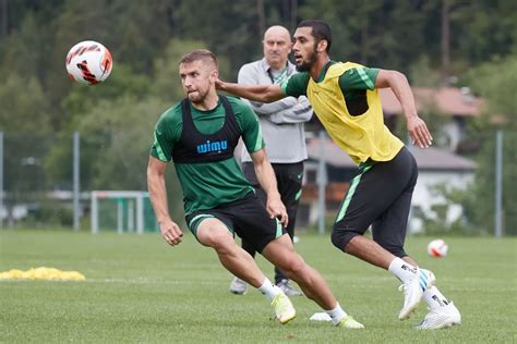 Edzés a futballpályán ősszel, csapatépítés