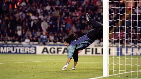 René Higuita skorpiórúgása a Wembley Stadionban