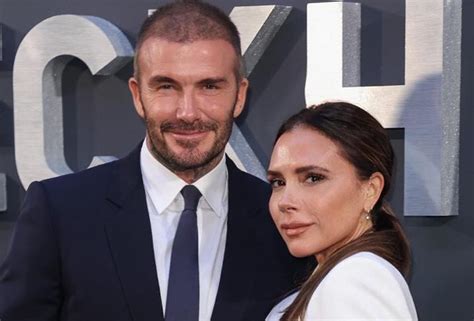 David Beckham szabadrúgásból lő kapura