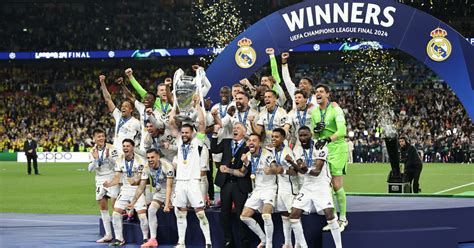 Real Madrid szurkolók a stadionban