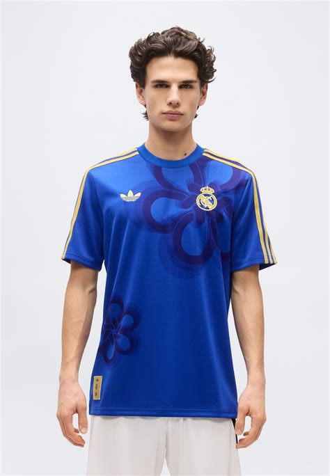 Adidas és Real Madrid logók minőségi anyagokon