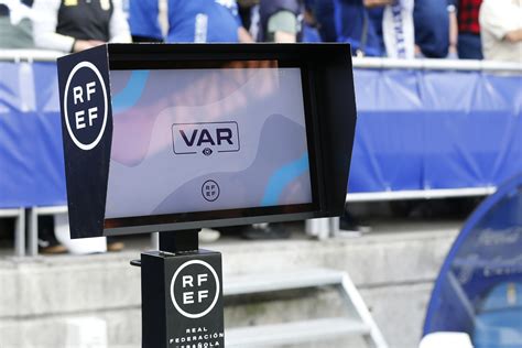 VAR ellenőrzés futballmeccsen
