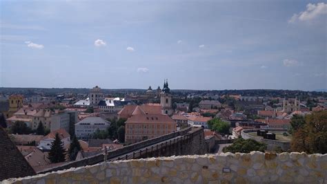 Eger látképe a várral és a Bazilikával