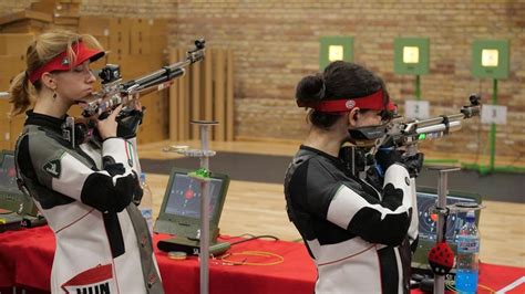 Sportlövészet verseny, céltábla és versenyző
