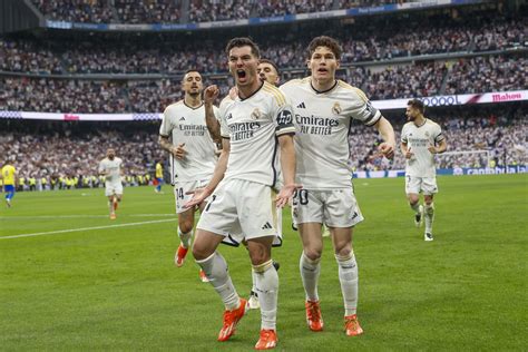 A Videoton SC játékosai ünneplés közben a Real Madrid elleni döntőben