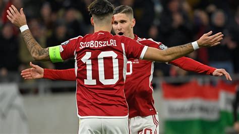 Emre Belözoglu a válogatott mezben