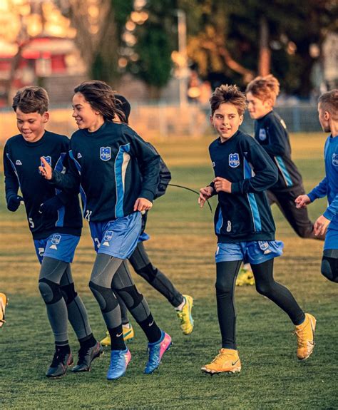 Utánpótlás korosztályú futballisták edzés közben