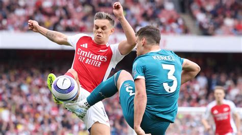 A két csapat játékosainak taktikai felállása a Premier League mérkőzésen