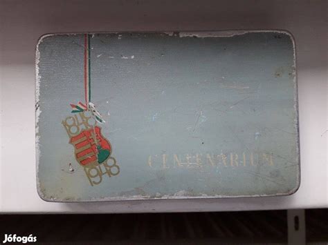 Régi cigarettásdoboz focis képekkel