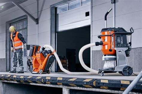 Ipari porszívó működés közben