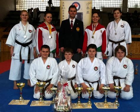 A karate versenyek dinamikája és a küzdelem pillanatai