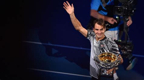 Roger Federer labdaszedőként egy mérkőzésen