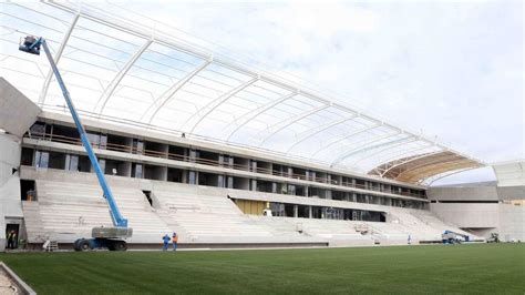 Tömeg a stadion lelátóján