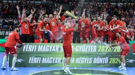 A Magyar Kupa modern kori döntőjének pillanatképe