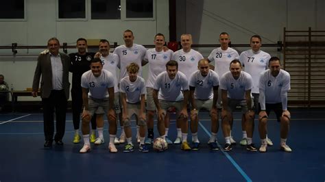 Tiszaföldvári jótékonysági futballgála közönsége és résztvevői