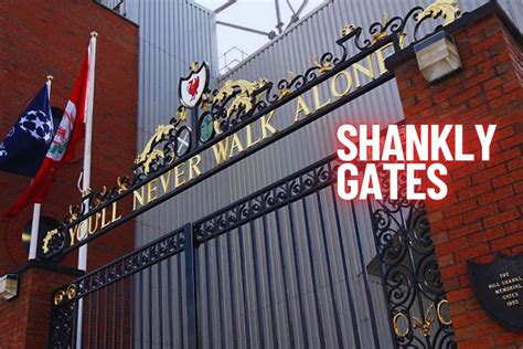 Shankly Gates és a Hillsborough tragédia emlékműve az Anfielden