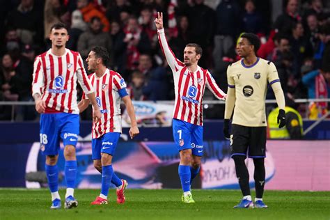 Atletico Madrid színeit és logóját megjelenítő kiegészítők kollekciója