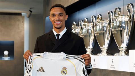 Trent Alexander-Arnold a Real Madrid mezében az Anfielden
