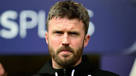 Michael Carrick edző a kispadon