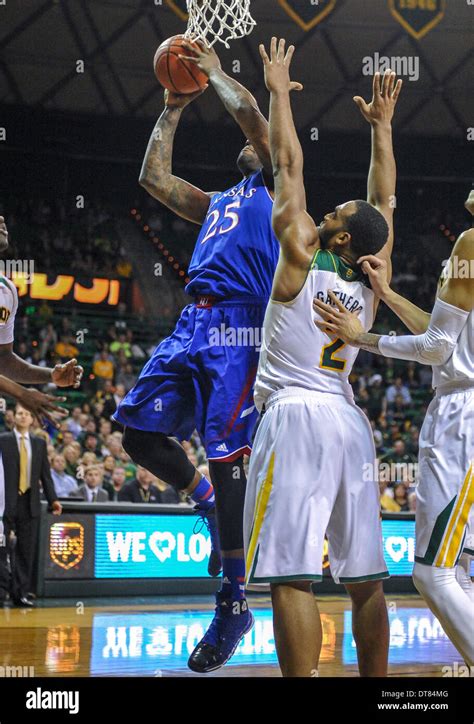 Tarik Black akcióban a kosárlabdapályán