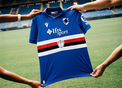 Carabinierik kísérik a Sampdoria szurkolóit