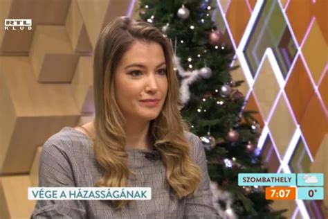 Szunai Linda egy modern, letisztult környezetben