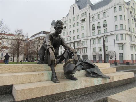 József Attila szobor vagy emlékmű