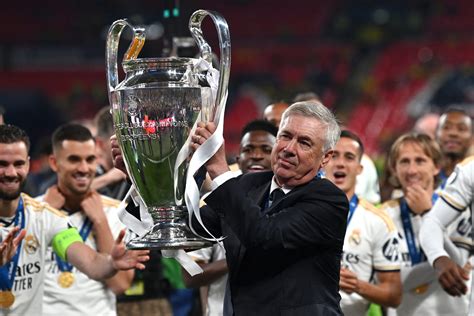 Carlo Ancelotti ünnepli a 2022-es UEFA Szuperkupa győzelmet