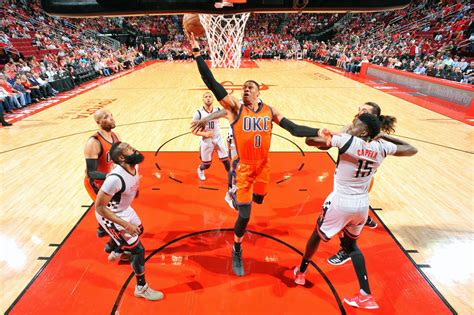 NBA mérkőzés hangulata, szurkolók és show-elemek
