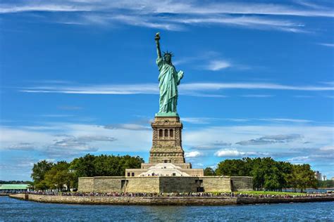 New York városképe: Szabadság-szobor és Manhattan