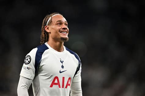 Xavi Simons kiállítása a Tottenham - Liverpool mérkőzésen