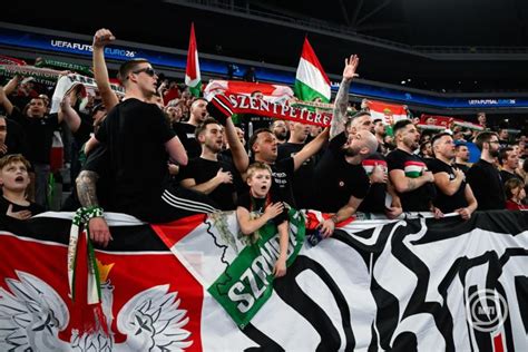 A szurkolók a ljubljanai Stozice Arénában