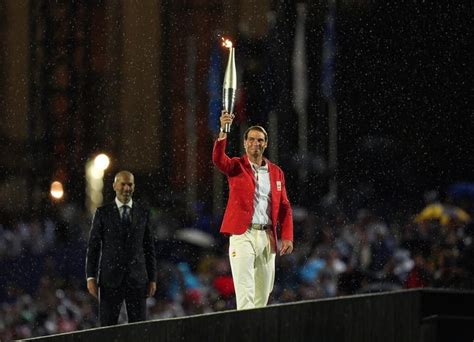 Rafael Nadal az olimpiai lánggal