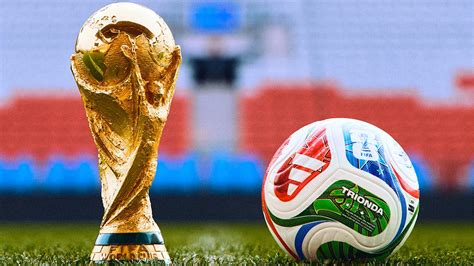 A 2026-os FIFA Világbajnokság logója és a házigazda országok zászlói