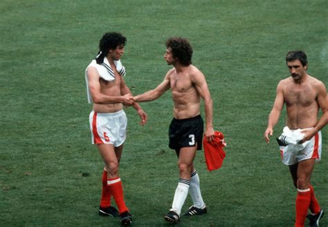 Algériai szurkolók csalódottsága az 1982-es NSZK-Ausztria mérkőzés után Gijónban