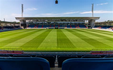 Az Illovszky Rudolf Stadion a felújítás előtt és után