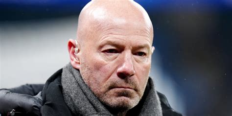Alan Shearer büntetőt értékesít