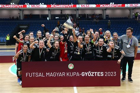 A Futsal Magyar Kupa trófeája