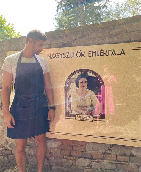Fiatal Fehérvári Alfréd focista mezben