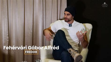 Fehérvári Alfréd a B válogatott címeres melegítőjében