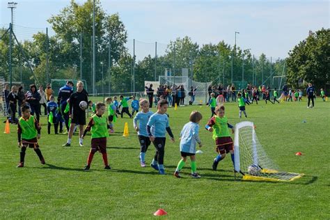 Fiatal focisták edzésen