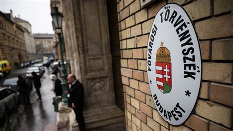 Az Index hírportál logója egy szürkületi tájban, utalva a változásokra