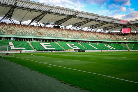Legia Varsó stadion légifelvétele, bemutatva a modern építészeti jegyeket