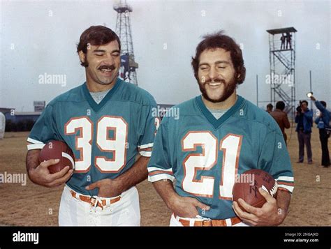 Larry Csonka a Miami Dolphins fullbackjeként, 39-es mezben