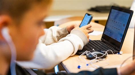 Digitális oktatási eszközök egy modern tanteremben