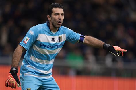 Gianluigi Buffon a Parma kapujában