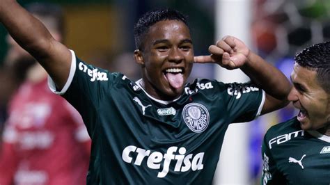 Endrick Palmeiras mezben ünnepel