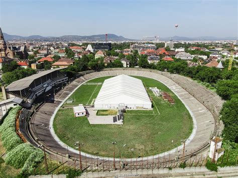 A Millenáris pálya az első hivatalos meccsek idején