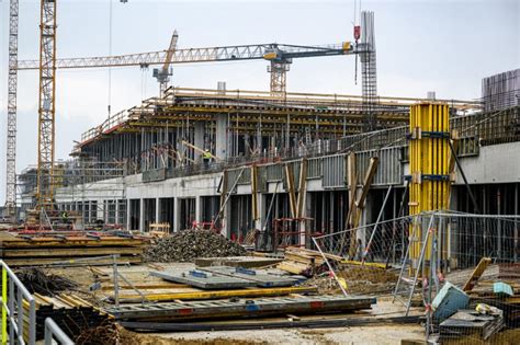 Építkezési fázisok és a stadion aktuális állapota